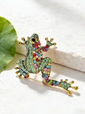 Tree-Frog Brooch Vintage Inspired Rhinestone Frog Pin Ladies Whimsical Fashion